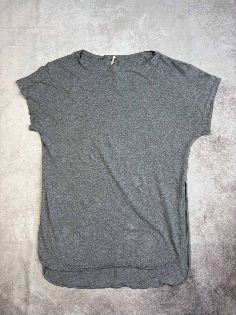 Lululemon Heather Gray Athletic Tee Relaxed Fit Womens Size 8
